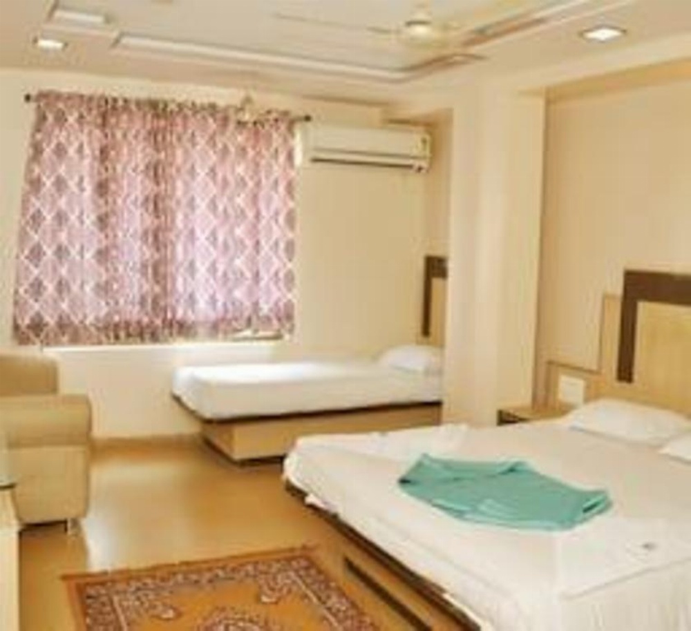 Room image 4