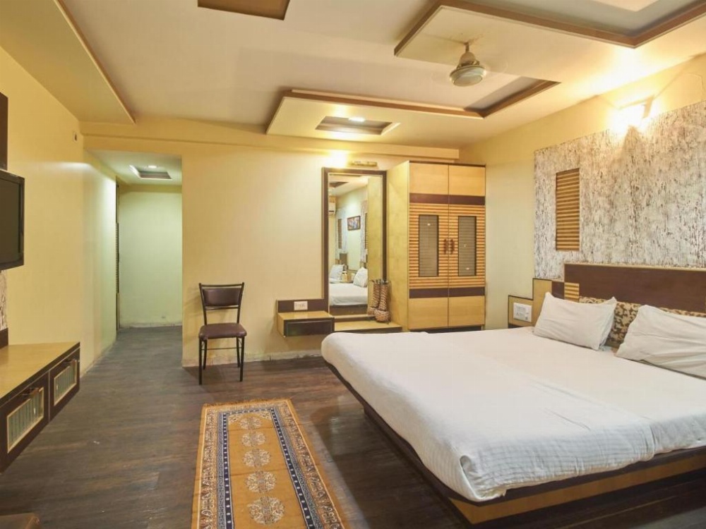 Room image 3