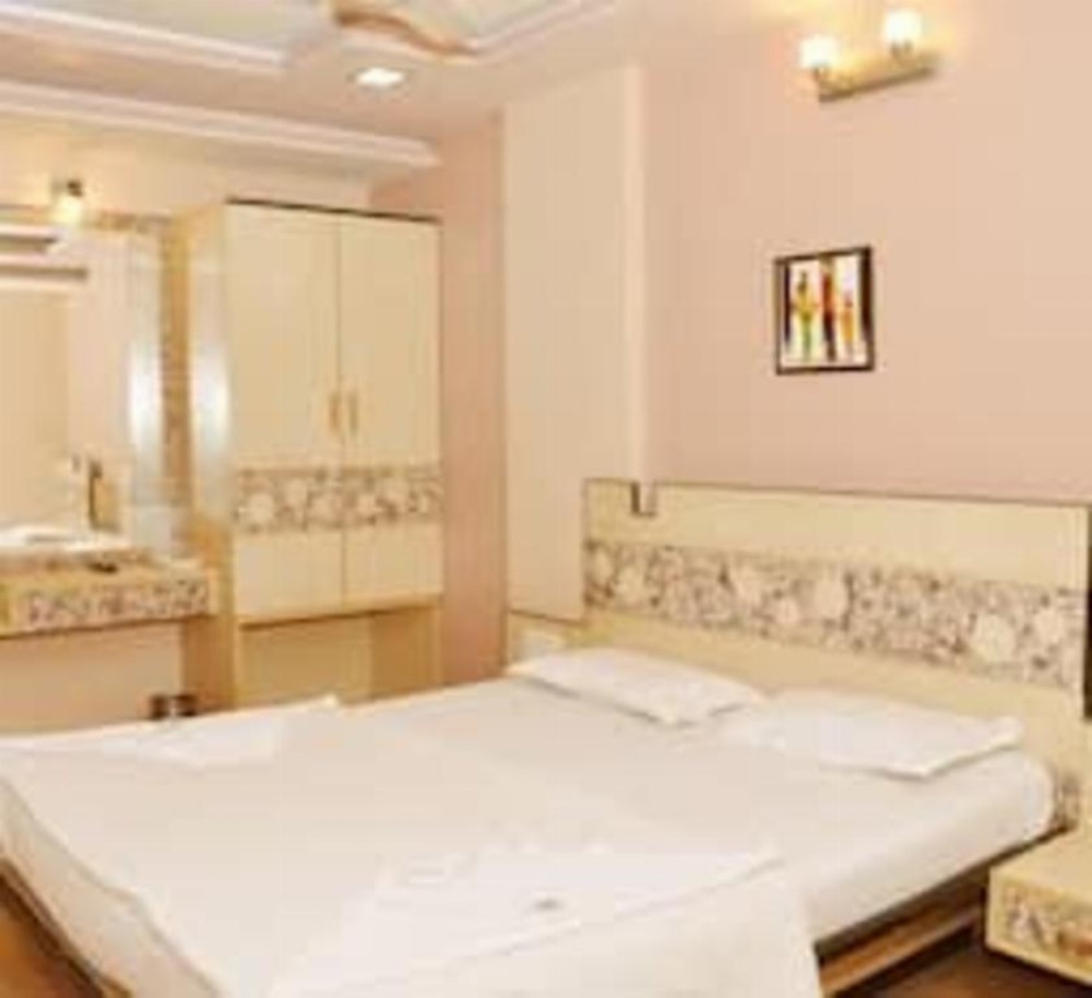 Room image 4